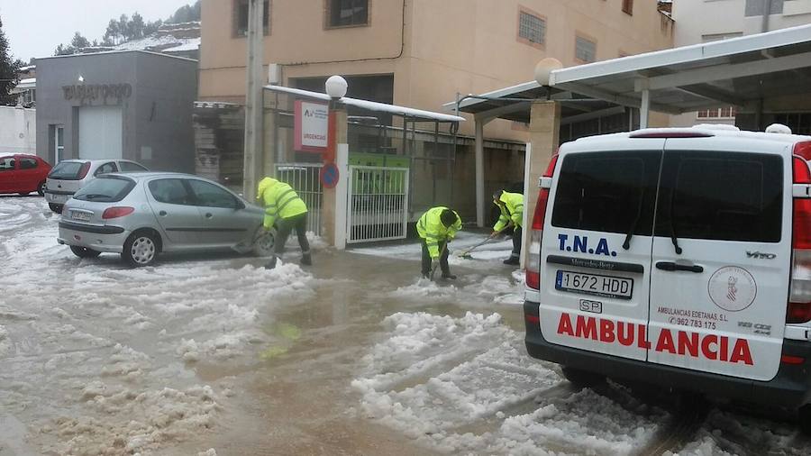 Fotos de la nieve en el interior de la provincia de Valencia