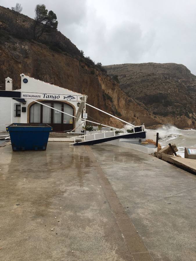 El temporal en el mar destroza paseos y calles en varios municipios de la Comunitat