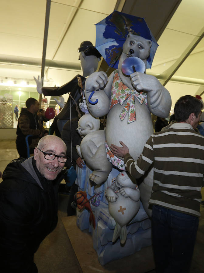 Fotos de la exposición del Ninot Indultat en Valencia