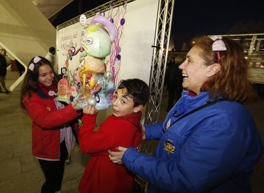 Fotos de los ninots llegando a la Exposición del Ninot 2017