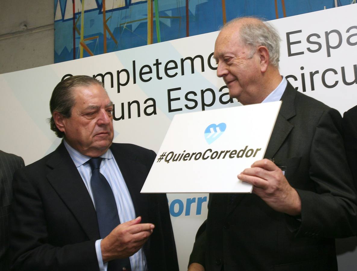 Fotos del encuentro de empresarios valencianos y catalanes a favor del Corredor Mediterráneo