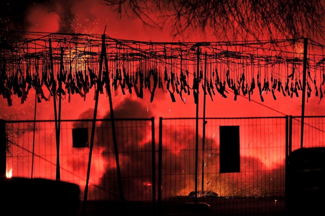 Fotos de la mascletà vertical &#039;Amstel Nit de l&#039;Espolín&#039;