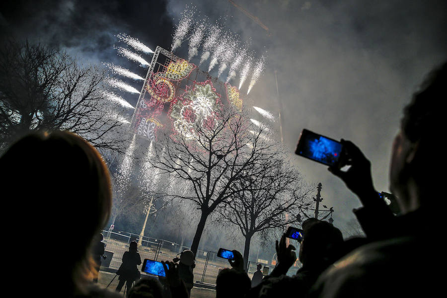 Fotos de la mascletà vertical &#039;Amstel Nit de l&#039;Espolín&#039;