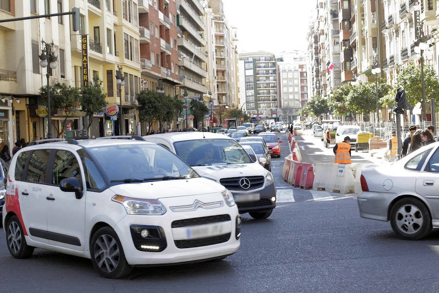 Fotos de las obras en el cruce de San vicente con Ángel Guimerá