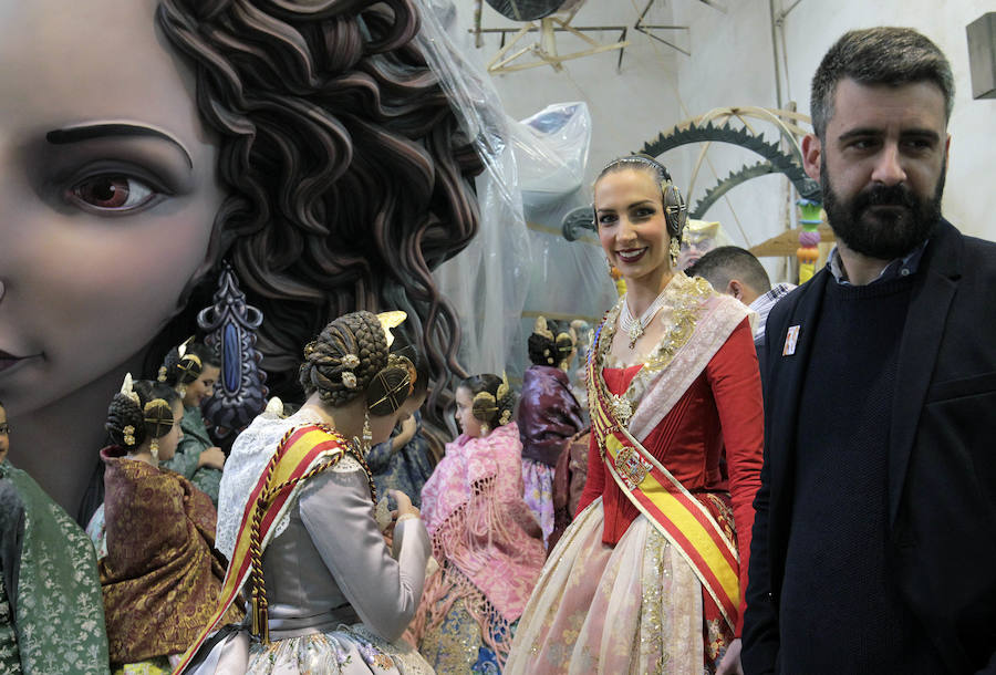 Fotos de la visita de las falleras mayores de Valencia a la Ciudad del Artista Fallero