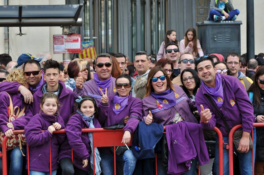 Fallas 2017 | Búscate en las fotografías de la mascletà de Ricardo Caballer en la plaza del Ayuntamiento