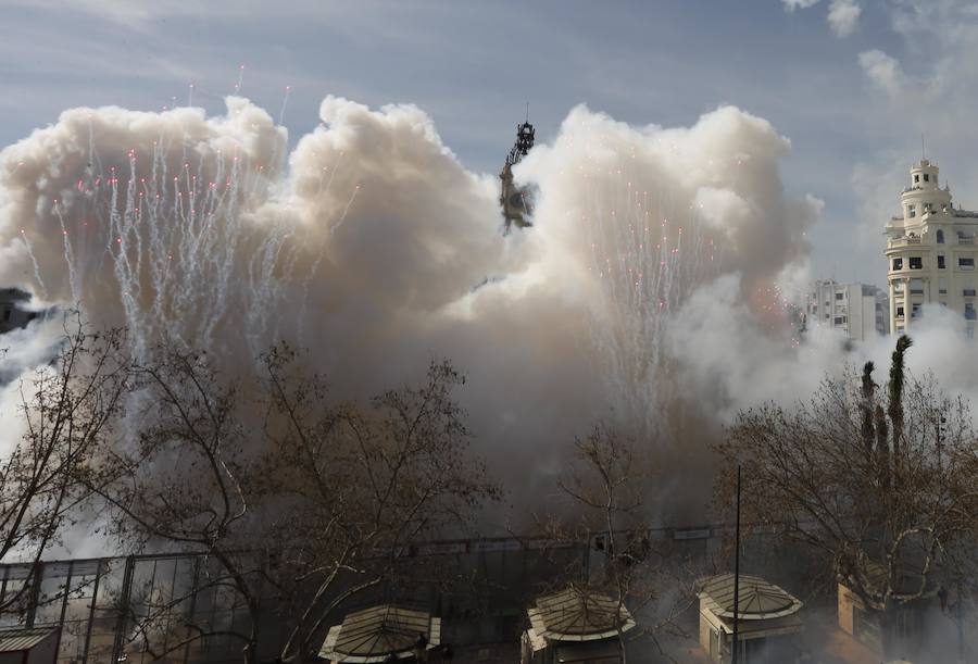 Las mejores fotos de la mascletà de Caballer FX