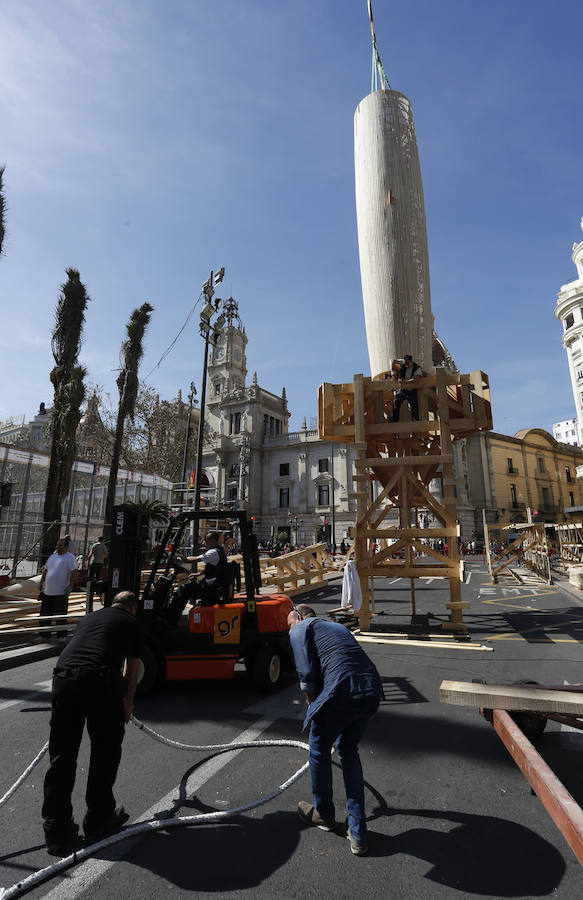 Fotos de la plantà de la falla del Ayuntamiento