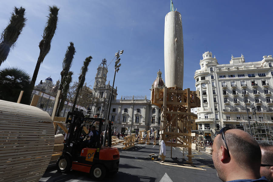 Fotos de la plantà de la falla del Ayuntamiento