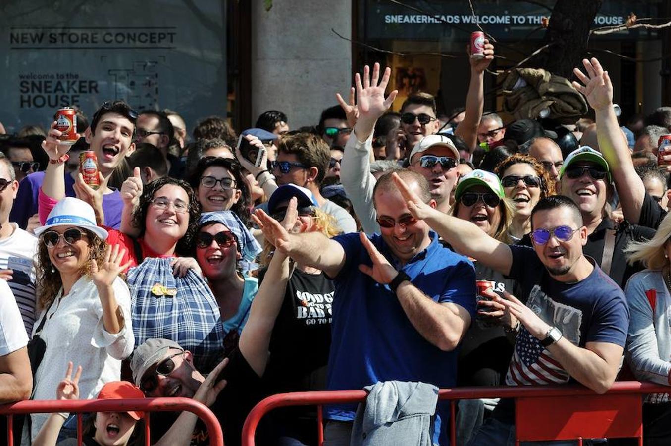 Fotos de la mascletà del sábado 11 de marzo de 2017 de Pirotecnia Tomás de Benicarló. Búscate