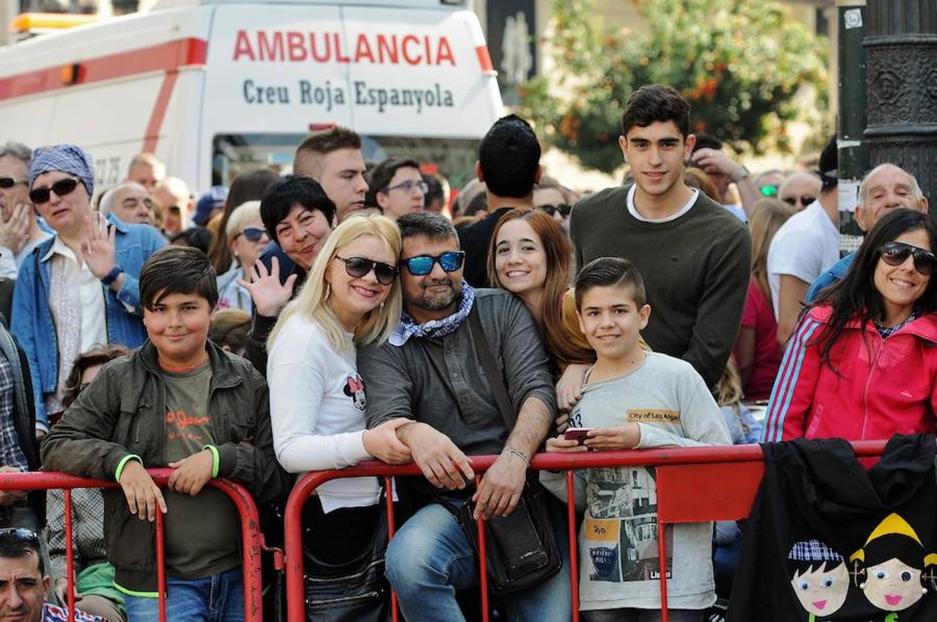 Fotos de la mascletà del sábado 11 de marzo de 2017 de Pirotecnia Tomás de Benicarló. Búscate