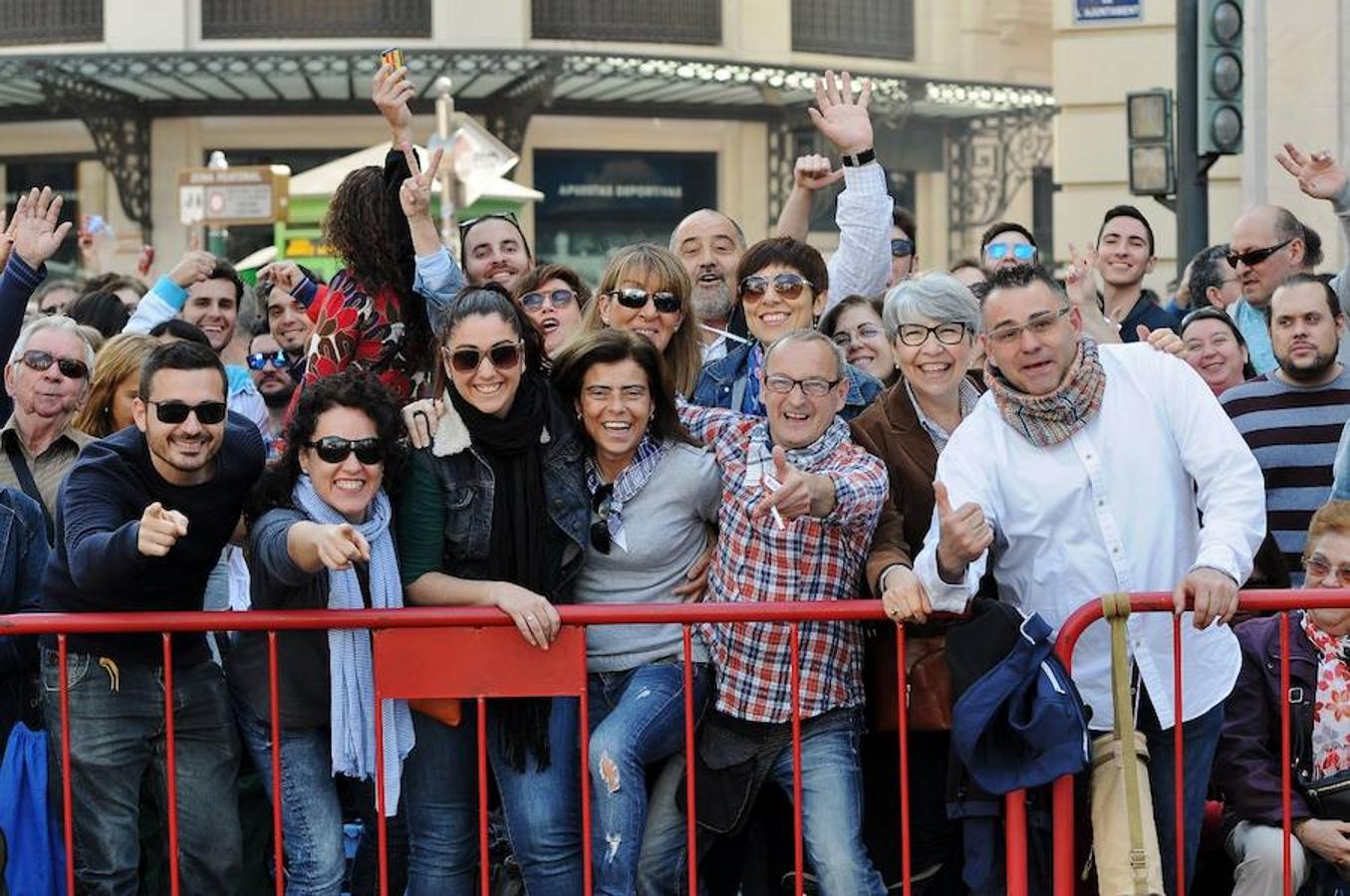 Fotos de la mascletà del sábado 11 de marzo de 2017 de Pirotecnia Tomás de Benicarló. Búscate