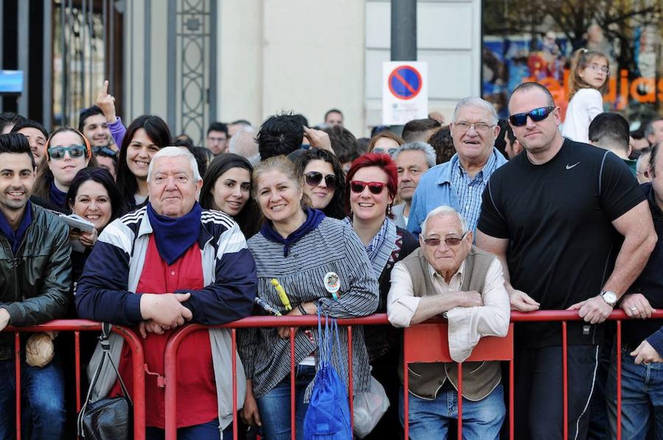 Fotos de la mascletà del sábado 11 de marzo de 2017 de Pirotecnia Tomás de Benicarló. Búscate