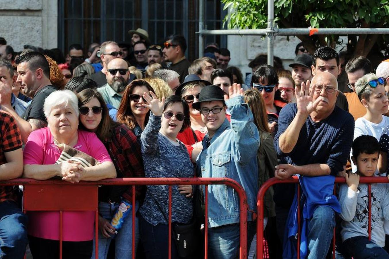 Fotos de la mascletà del sábado 11 de marzo de 2017 de Pirotecnia Tomás de Benicarló. Búscate