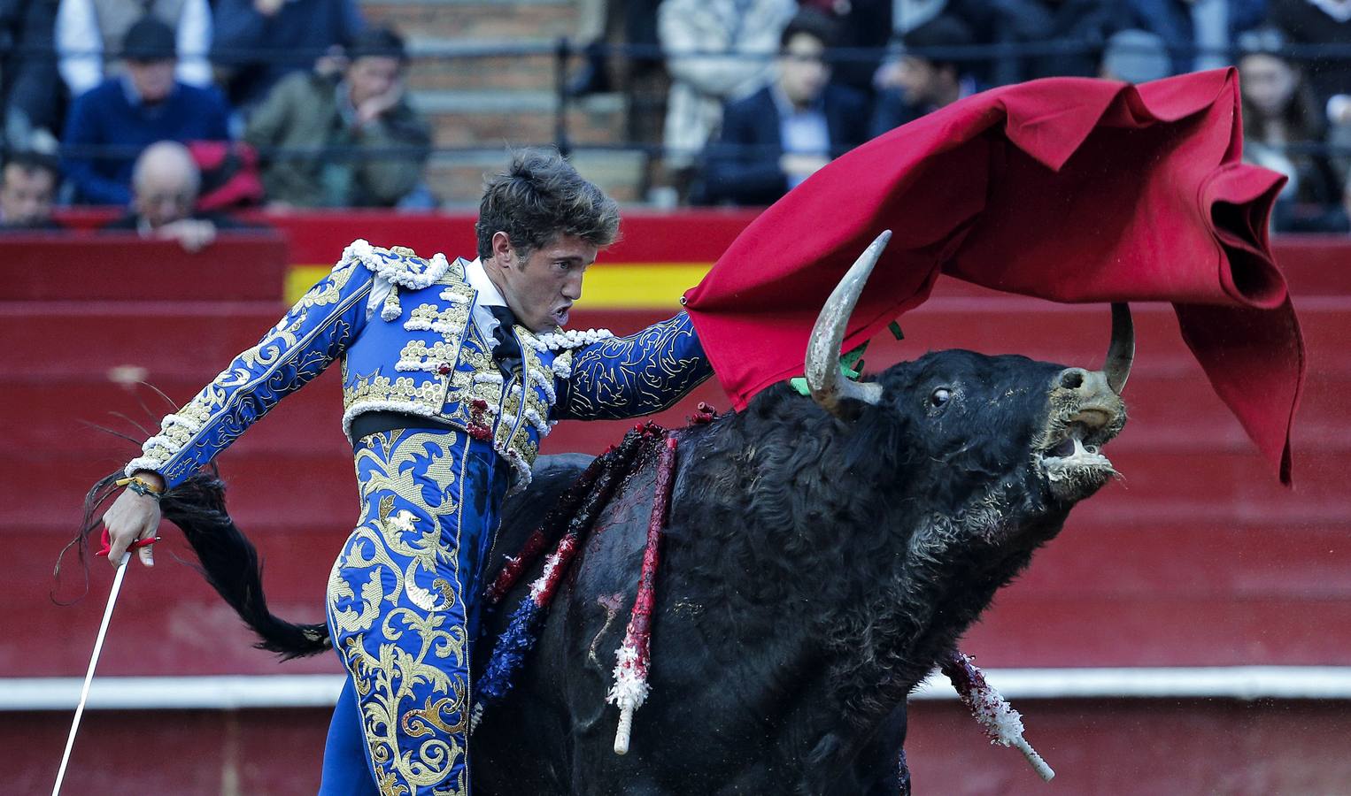 Fotos de la cogida y la faena de Juan José Padilla en la feria de Fallas de Valencia