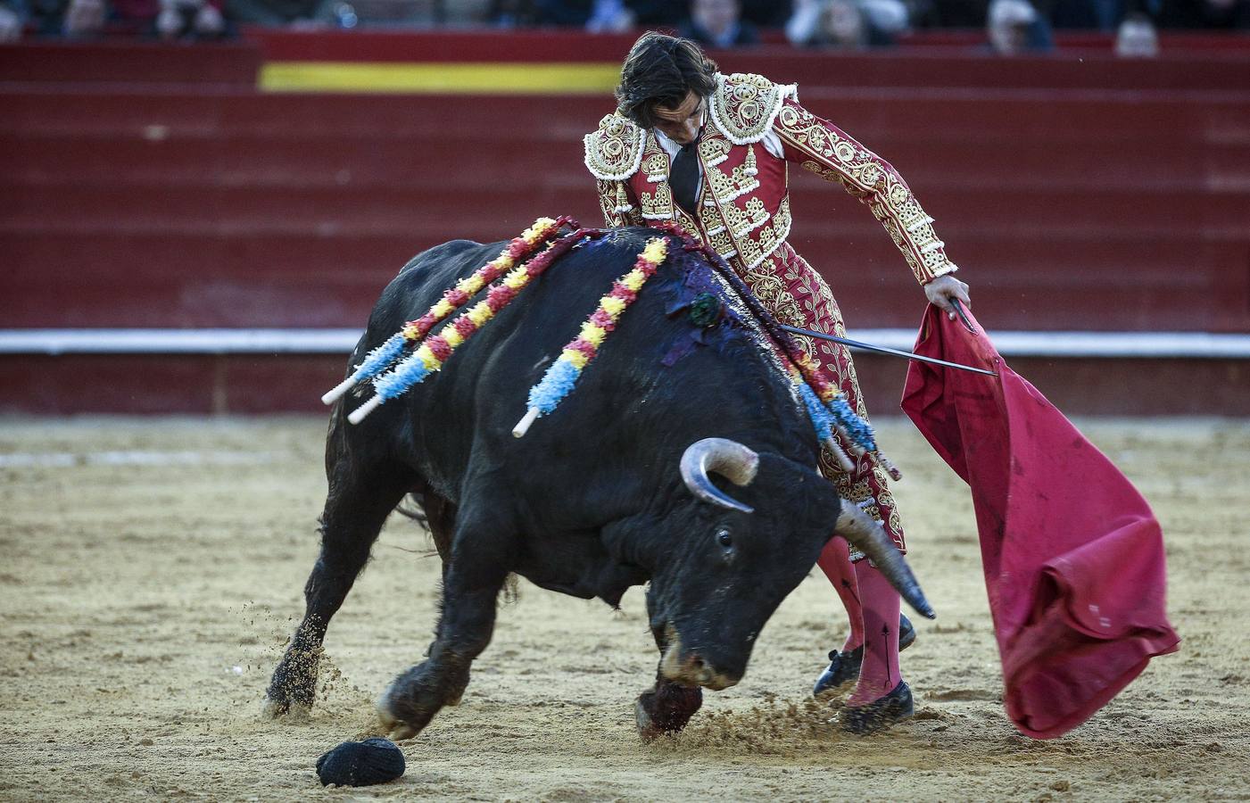 Fotos de la cogida y la faena de Juan José Padilla en la feria de Fallas de Valencia