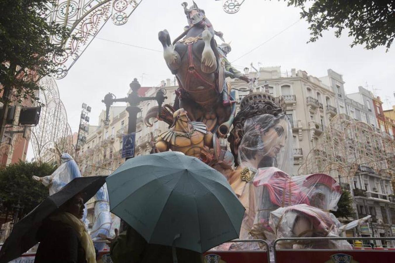 Fotos de los daños de la lluvia y el temporal en las Fallas de Valencia 2017