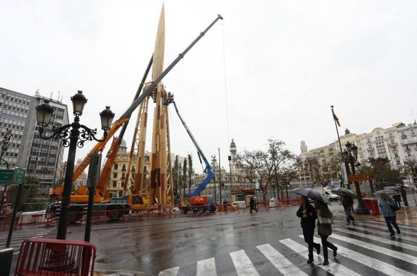 Fotos de los daños de la lluvia y el temporal en las Fallas de Valencia 2017