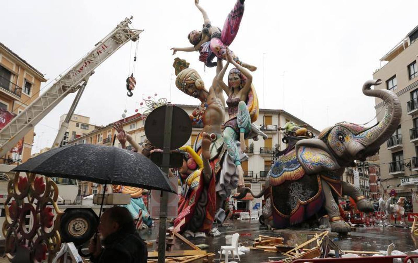 Fotos de los daños de la lluvia y el temporal en las Fallas de Valencia 2017