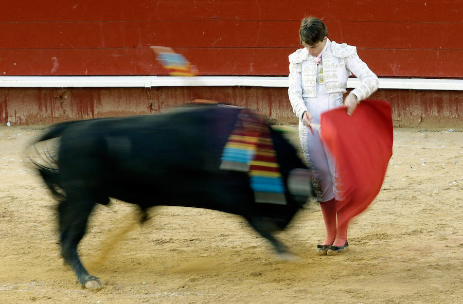 Fotos del cuarto festejo de la Feria de las Fallas de Valencia