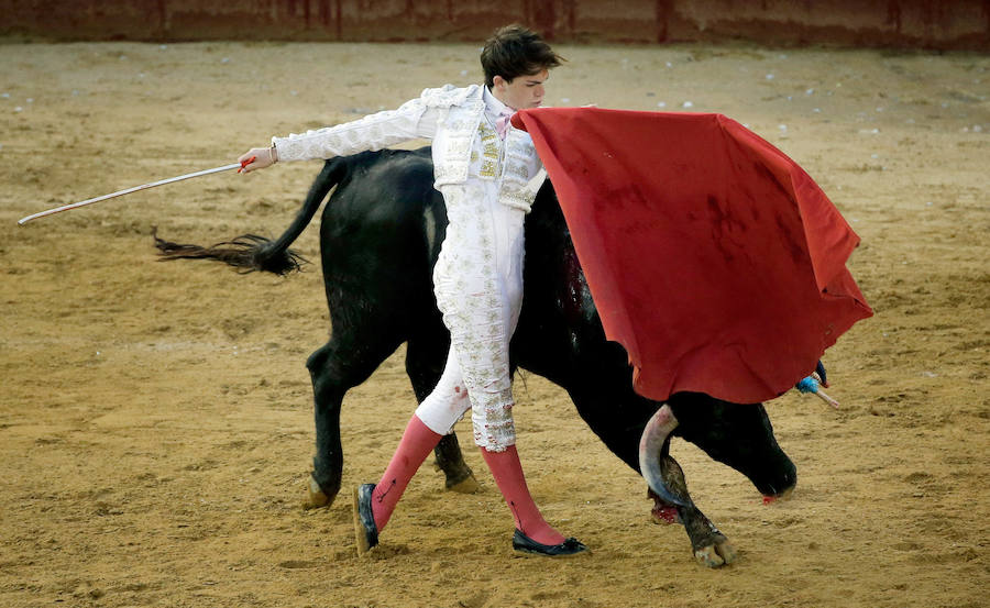 Fotos del cuarto festejo de la Feria de las Fallas de Valencia