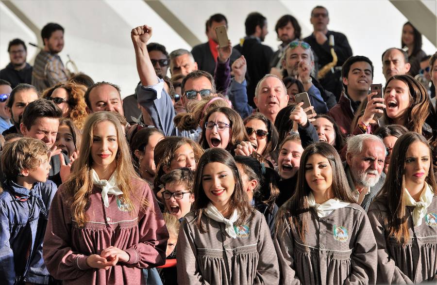 Fotos de la recogida de los ninots en la Exposición del Ninot 2017