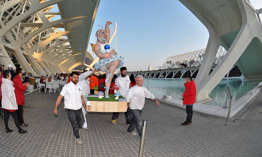 Fotos de la recogida de los ninots en la Exposición del Ninot 2017