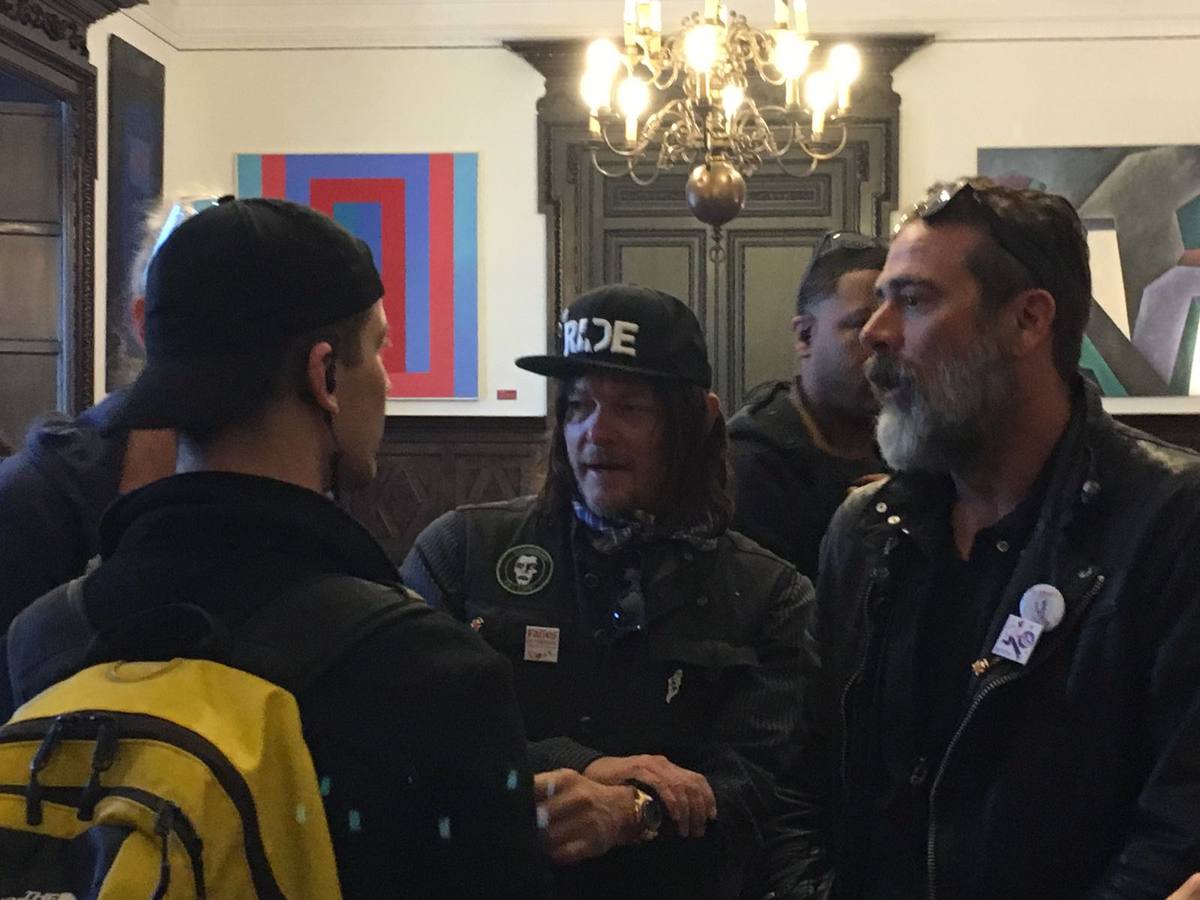 Los actores de Daryl y Negan, de &#039;The Walking Dead&#039;, en la mascletà de Valencia