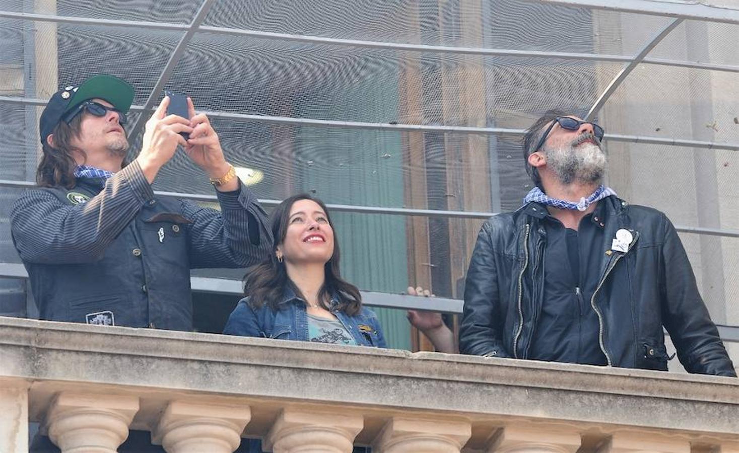 Los actores de Daryl y Negan, de &#039;The Walking Dead&#039;, en la mascletà de Valencia