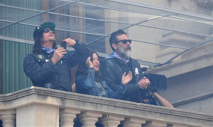 Los actores de Daryl y Negan, de &#039;The Walking Dead&#039;, en la mascletà de Valencia