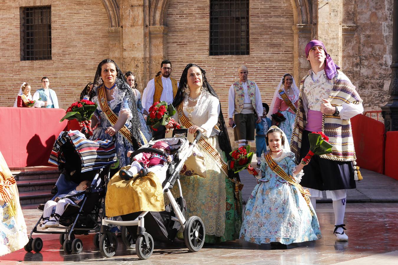 Fotos de la Ofrenda de las Fallas 2017 de hoy viernes (1)