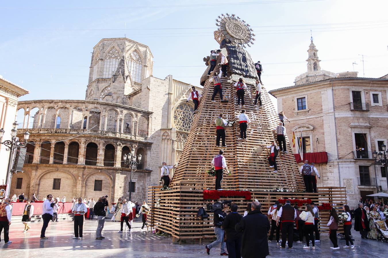 Fotos de la Ofrenda de las Fallas 2017 de hoy viernes (1)