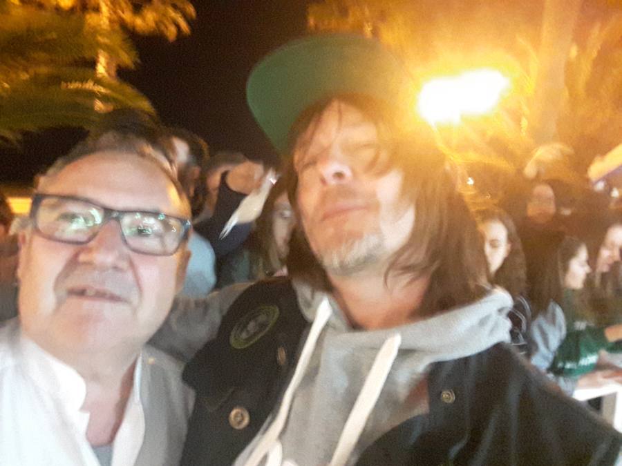 DARYL Y NEGAN DE &#039;THE WALKING DEAD&#039; COMEN PAELLA EN LA PEPICA