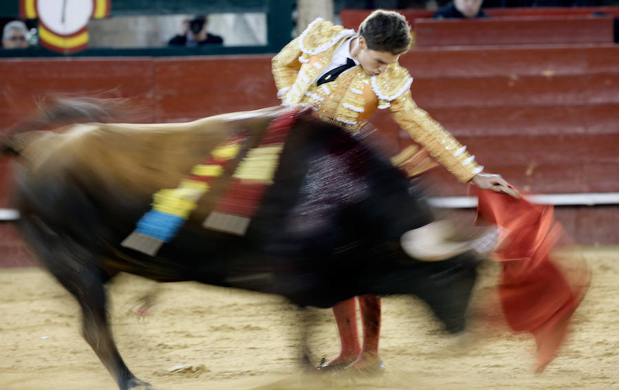 Fotos de la corrida de toros de hoy sábado de la Feria de las Fallas de 2017