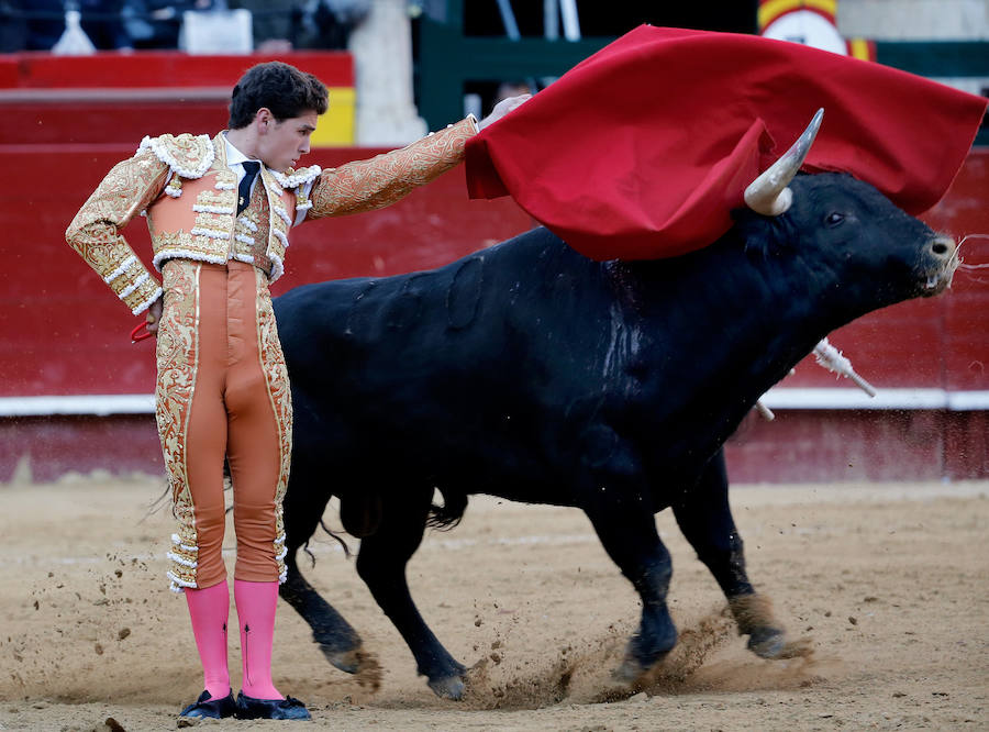 Fotos de la corrida de toros de hoy sábado de la Feria de las Fallas de 2017