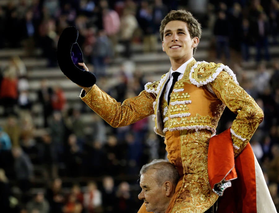 Fotos de la corrida de toros de hoy sábado de la Feria de las Fallas de 2017