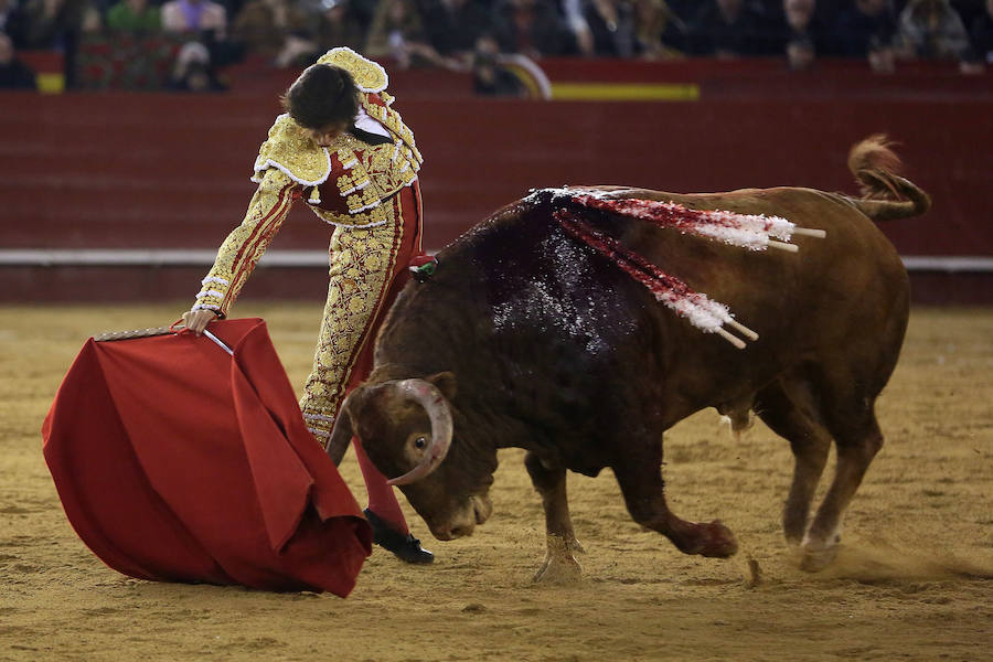 Fotos de la corrida de toros de hoy sábado de la Feria de las Fallas de 2017