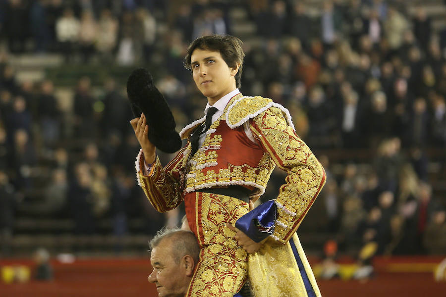 Fotos de la corrida de toros de hoy sábado de la Feria de las Fallas de 2017