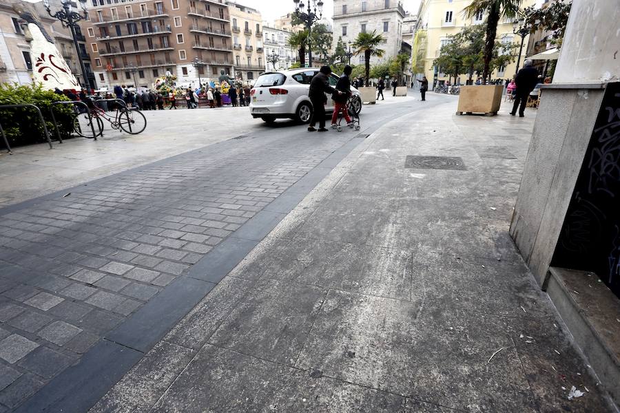 El centro de Valencia continúa con calles sucias tres días después de acabar las Fallas 2017