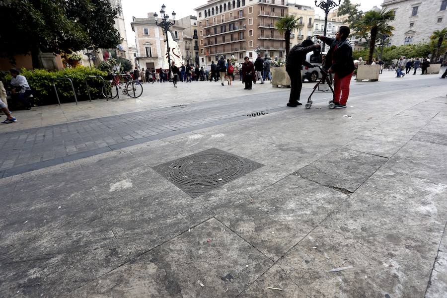 El centro de Valencia continúa con calles sucias tres días después de acabar las Fallas 2017