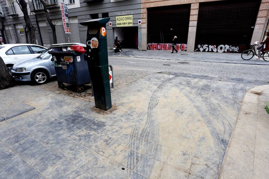 El centro de Valencia continúa con calles sucias tres días después de acabar las Fallas 2017