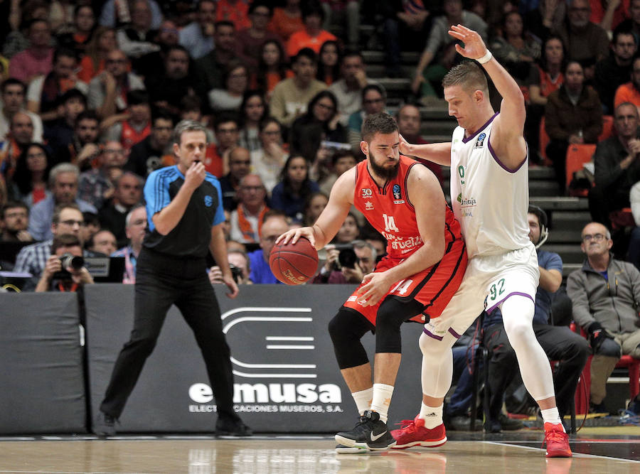 El Valencia Basket-Unicaja correspondiente al primer partido de la final de la Eurocup, en imágnes