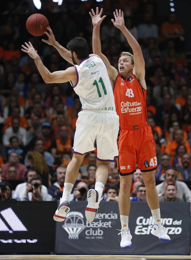 Fotos de la final de la Eurocup entre el Valencia Basket y el Unicaja