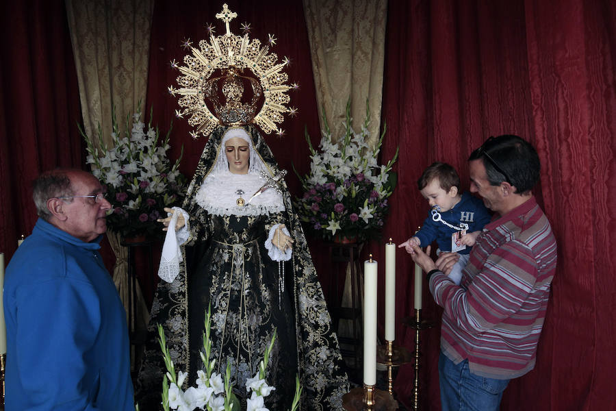 Fotos de las imágenes de la Semana Santa Marinera en casas, casales y el Mercado del Cabanyal