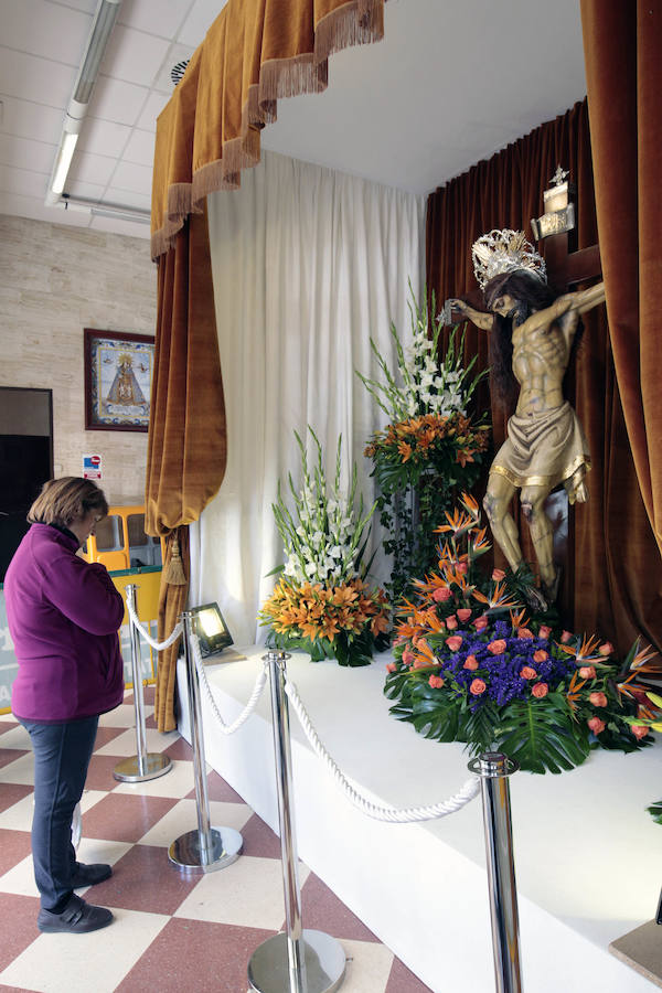 Fotos de las imágenes de la Semana Santa Marinera en casas, casales y el Mercado del Cabanyal