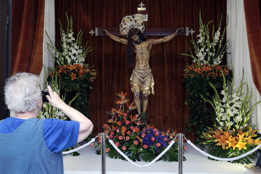 Fotos de las imágenes de la Semana Santa Marinera en casas, casales y el Mercado del Cabanyal