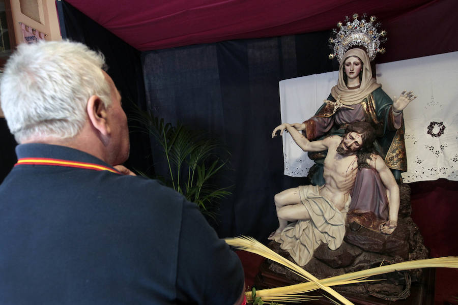 Fotos de las imágenes de la Semana Santa Marinera en casas, casales y el Mercado del Cabanyal