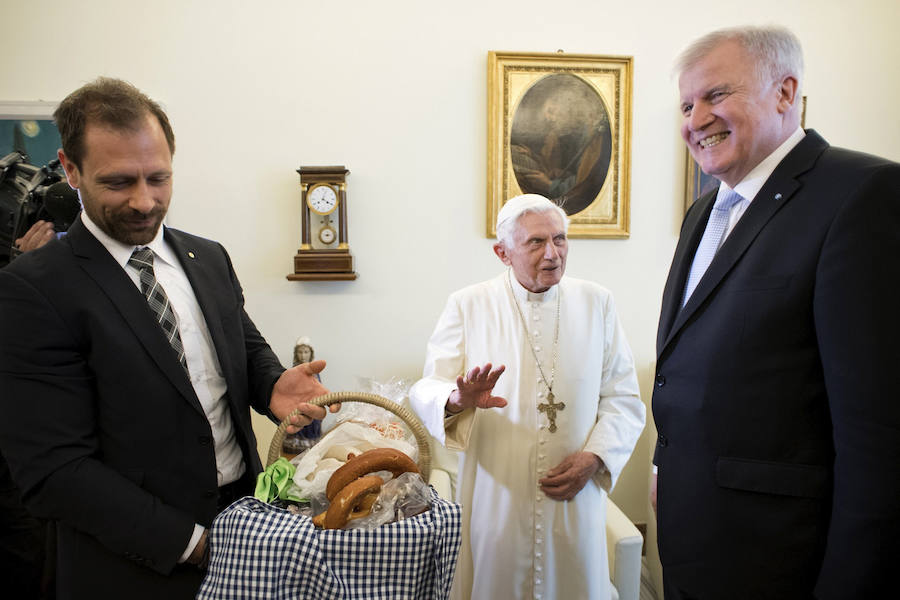 Fotos de la fiesta bávara por el 90 cumpleaños de Benedicto XVI