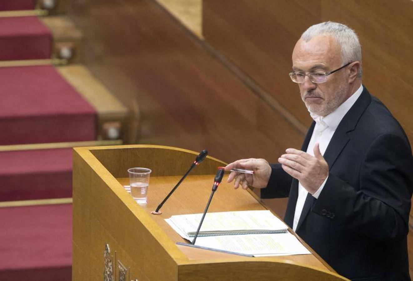 Fotos de la sesión de control a Puig y del pleno de Les Corts