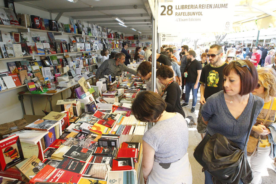 Fotos de la Feria del Libro de Valencia 2017